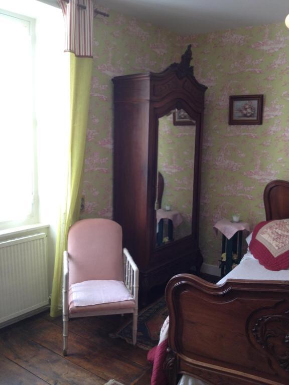Bed and Breakfast Domaine De La Dame De Lauriere Solignac Номер фото