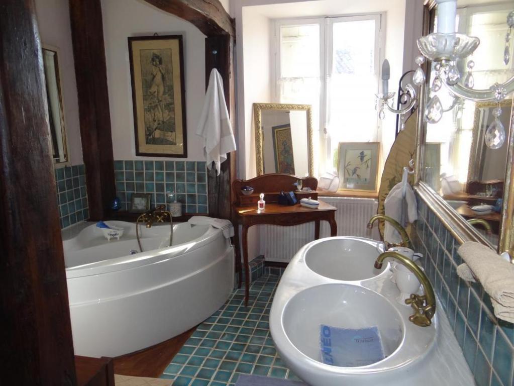 Bed and Breakfast Domaine De La Dame De Lauriere Solignac Номер фото